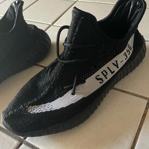Size 11 Yeezy V2 “OREO”